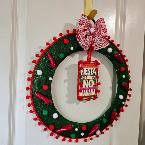 Festive Christmas Wreath - Picture 5 of 6
